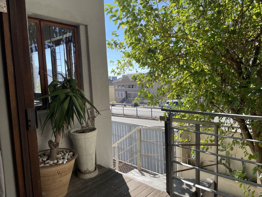 To Let 3 Bedroom Property for Rent in Vredehoek Western Cape